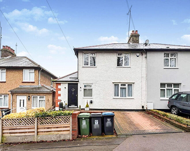 3 Bedroom Semi Detached House For Sale In Lower Adeyfield Road, Hemel Hempstead, HP2