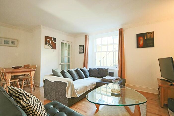 2 Bedroom Flat To Rent In Basement Flat, Meridian Place, Bristol, BS8