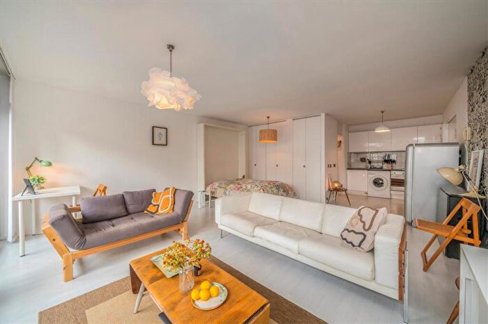 Flat For Sale In Barbican, Barbican, EC2Y
