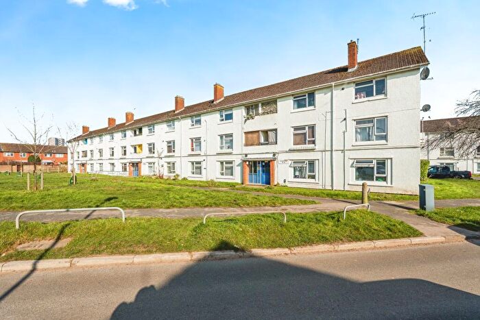 2 Bedroom Flat For Sale In Colwell Close, Southampton, Hampshire, SO16
