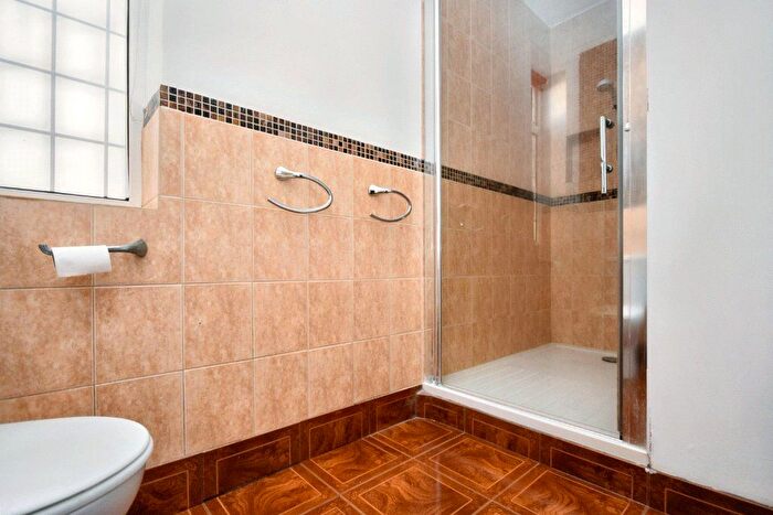 1 Bedroom Bungalow For Sale In Hirst Road, Wakefield, West Yorkshire, WF2