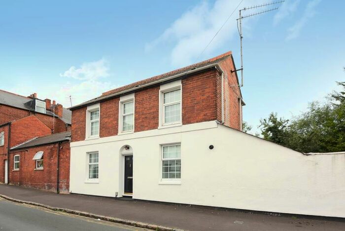 3 Bedroom Semi-Detached House To Rent In The Grove, Reading, RG1