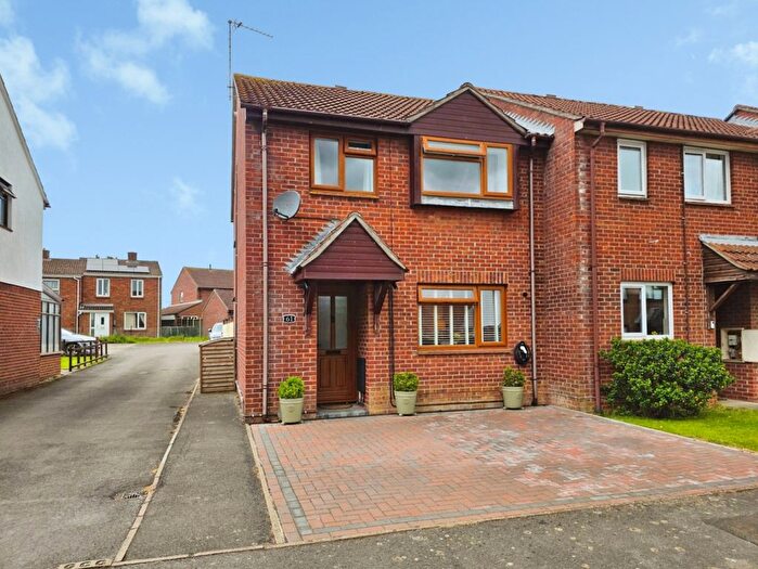 3 Bedroom End Of Terrace House For Sale In Broadfield Road, Eastington, Stonehouse, GL10