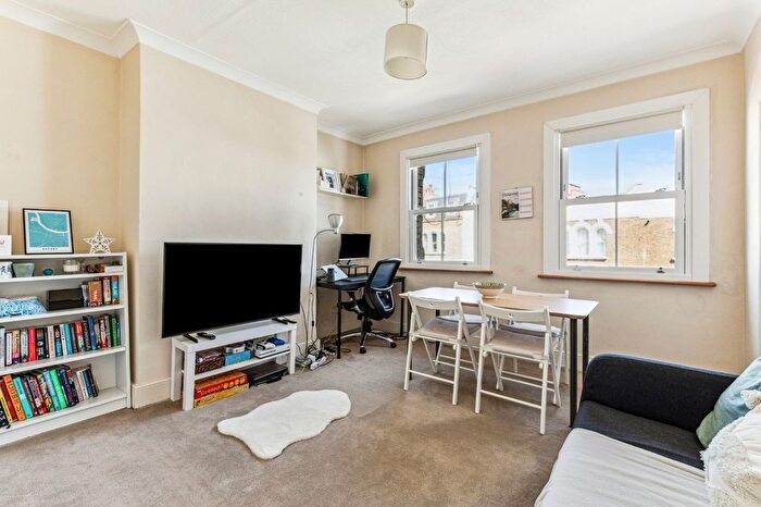 1 Bedroom Flat To Rent In Upper Richmond Road, Putney, SW15