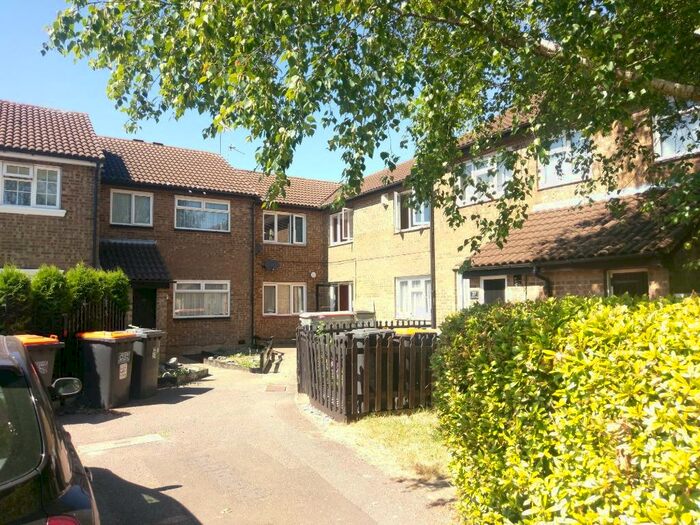 Studio To Rent In Cumbria Close, Dunstable, LU5