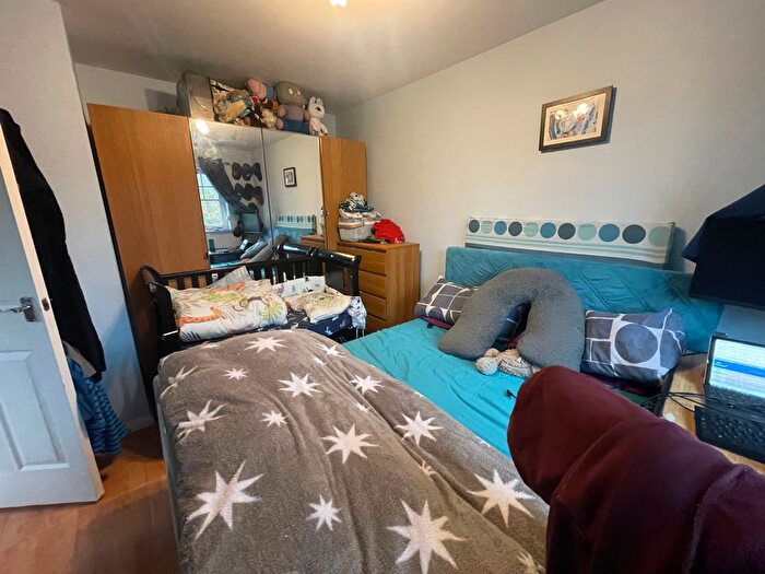 1 Bedroom Flat To Rent In Palmerston Road, Hounslow, TW3