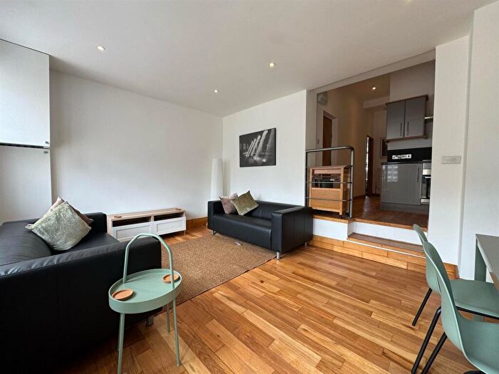 2 Bedroom Apartment To Rent In Battersea High Street, Clapham Junction, SW11