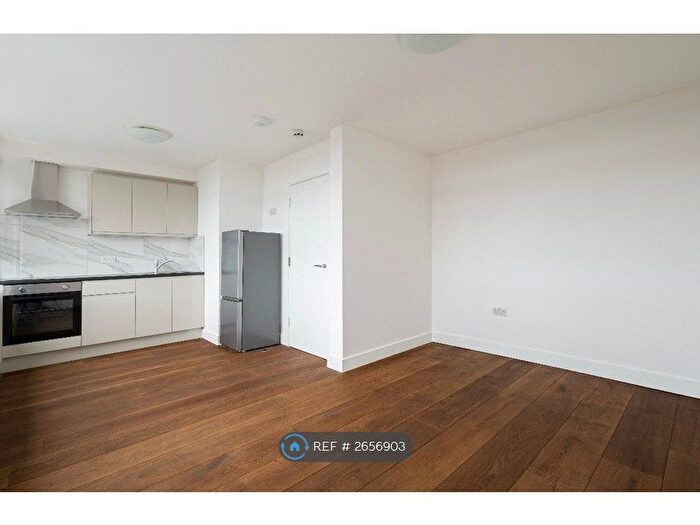 1 Bedroom Studio To Rent In Rubens House, London, N3
