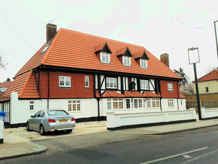 2 Bedroom Flat To Rent In Green Street, Enfield, EN3