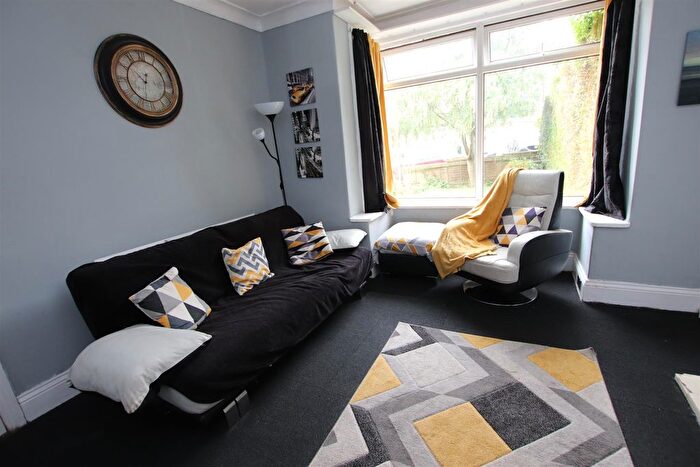 3 Bedroom Semi-Detached House For Sale In Willowfield Crescent, Bradford, BD2