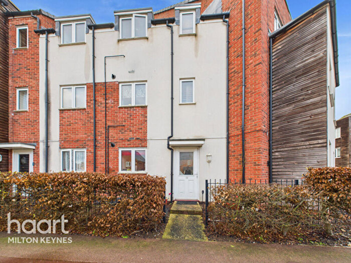 2 Bedroom Flat For Sale In Lavender Hill, Milton Keynes, MK10