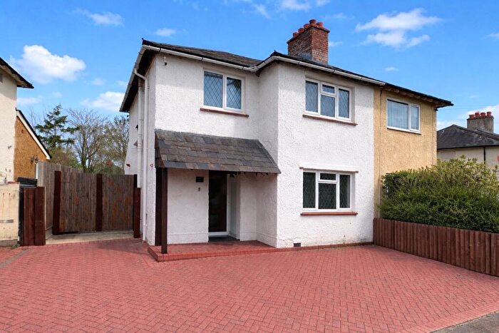 3 Bedroom Semi Detached House For Sale In The Avenue, Aldershot, Hampshire, GU12