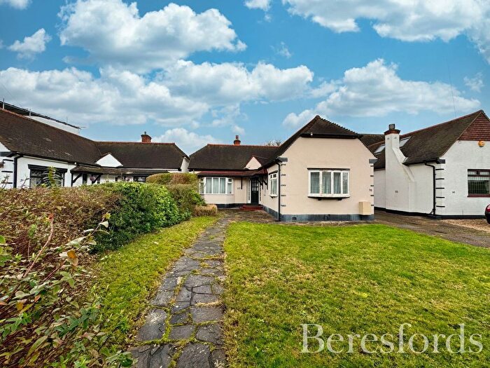 2 Bedroom Bungalow For Sale In Haynes Road, Hornchurch, RM11