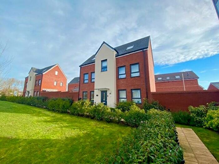 4 Bedroom House To Rent In Saturn Avenue, Fairfields, Milton Keynes, MK11