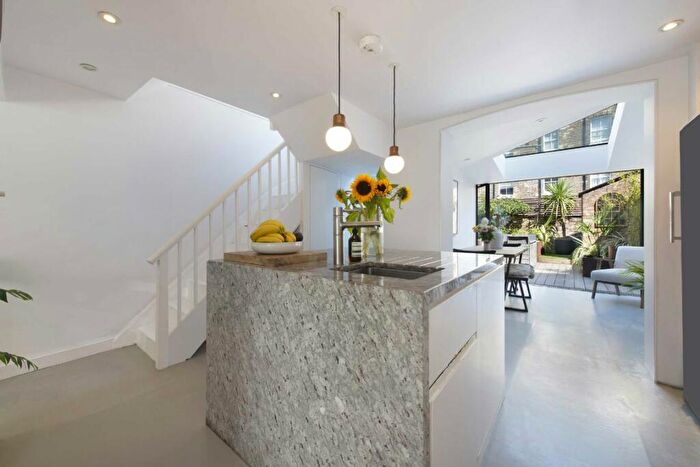 3 Bedroom House To Rent In Havering Street, Shadwell, E1