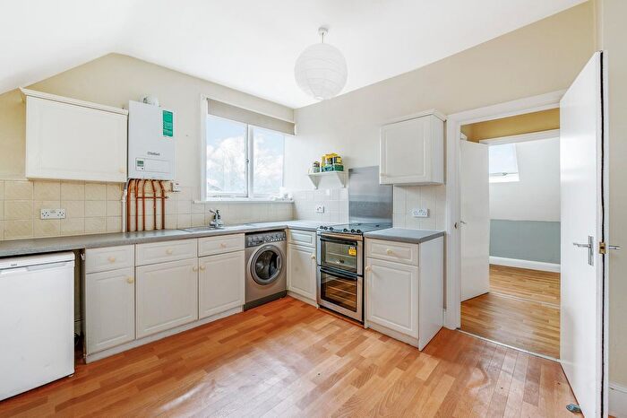 4 Bedroom Detached House For Sale In Spencer Road, Chiswick, London, W4