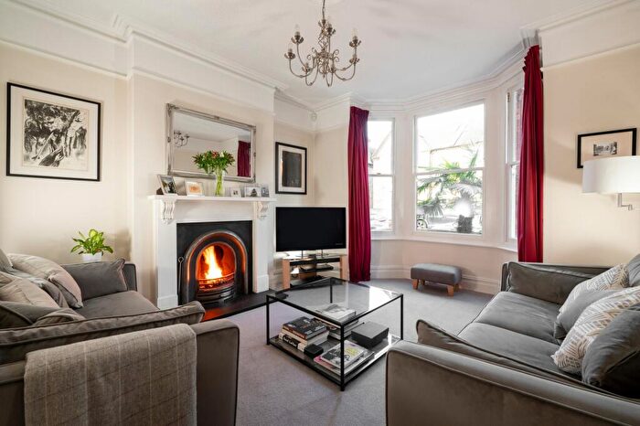 4 Bedroom Detached House For Sale In Waterloo Road, Bedford, MK40