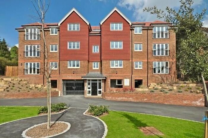 2 Bedroom Flat To Rent In Plough Lane, Purley CR8