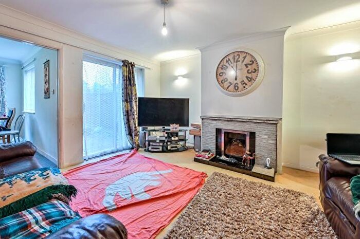 3 Bedroom Bungalow For Sale In Elm Grove, Woking, Surrey, GU24