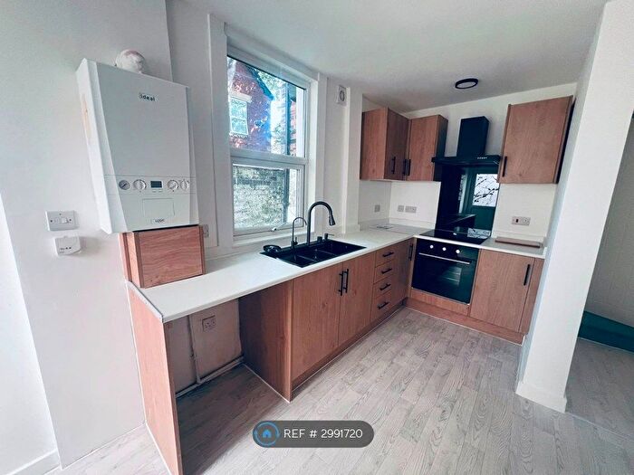 3 Bedroom End Of Terrace House To Rent In Chesnut Avenue, Hull, HU5