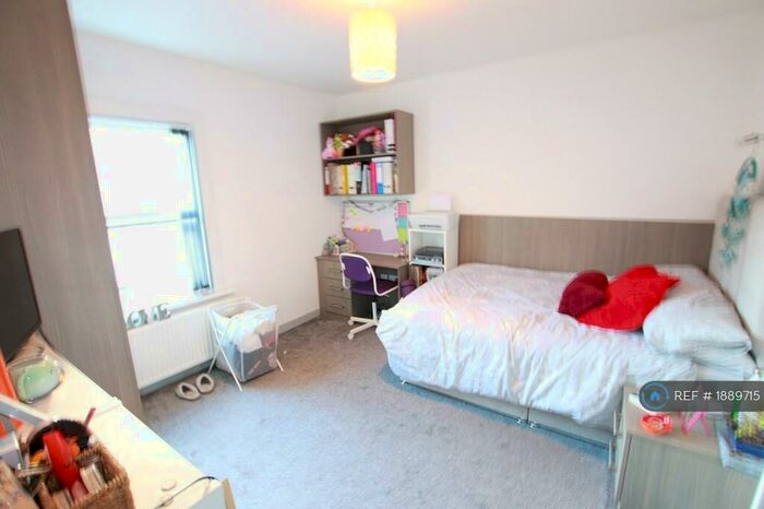 8 Bedroom Detached House To Rent In Christchurch Road, Reading, RG2