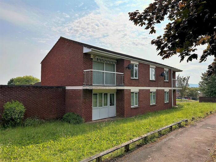 2 Bedroom Flat To Rent In Lime Crescent, Taunton, TA1