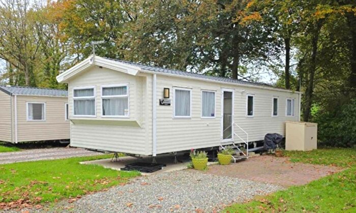 3 Bedroom Mobile/park Home For Sale In St Minver, Cornwall, PL27