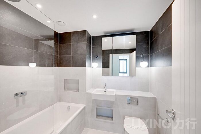 3 Bedroom Flat To Rent In Menara Point, Twlevetrees Park, E16