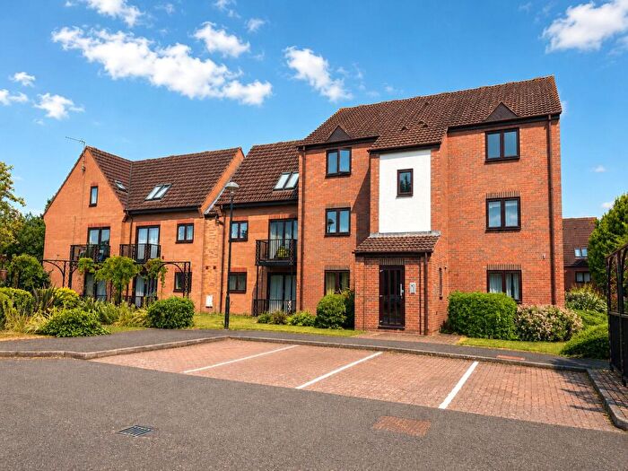 1 Bedroom Apartment For Sale In Plover Wharf, Castle Marina, Nottinghamshire, NG7