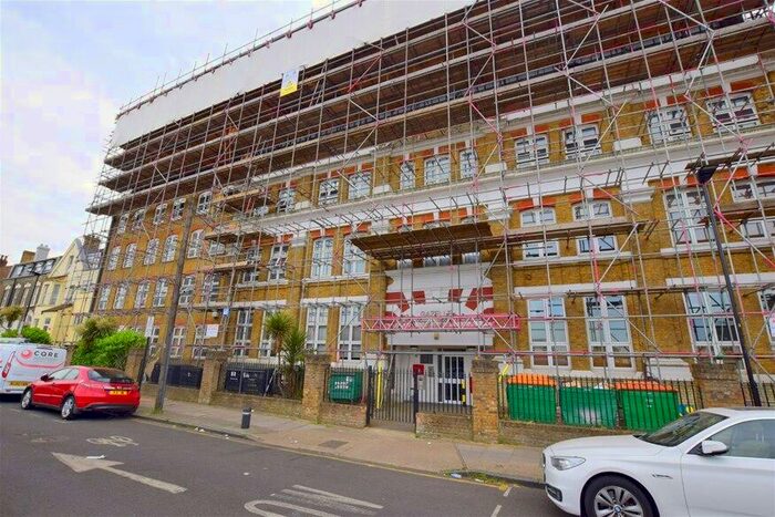 3 Bedroom Flat To Rent In Manbey Park Road, Stratford, E15