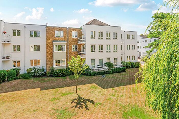 2 Bedroom Flat For Sale In Braybank, Bray, SL6