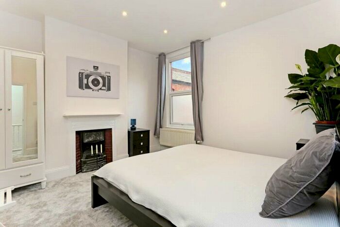 2 Bedroom Apartment To Rent In Spezia Road, London, NW10