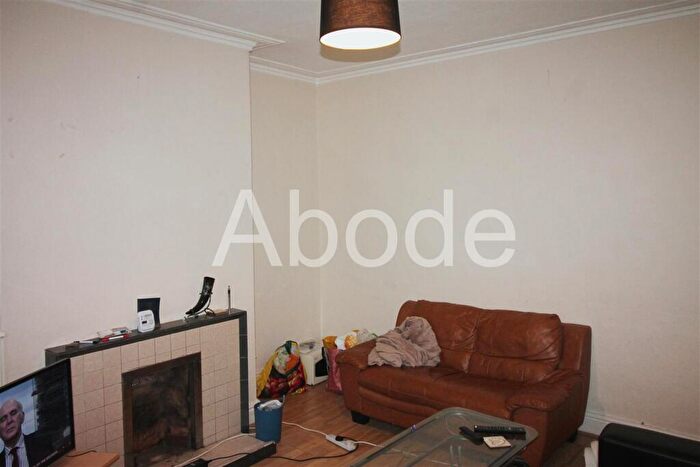 2 Bedroom House To Rent In Harold View, Hyde Park, Leeds, LS6