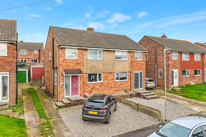 3 Bedroom Semi-Detached House For Sale In Farm Road, Hamstreet, TN26