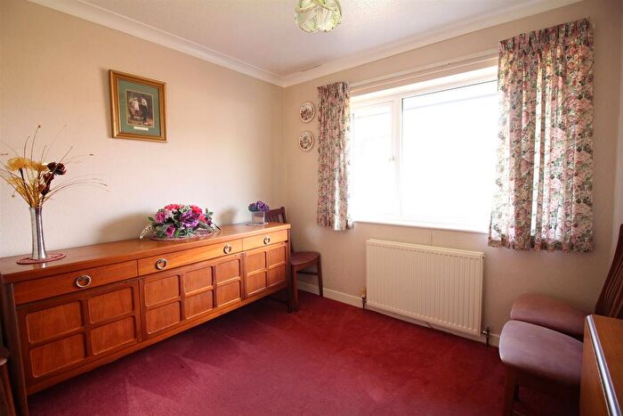 2 Bedroom Semi-Detached Bungalow For Sale In Rockingham Way, Leeds, LS15