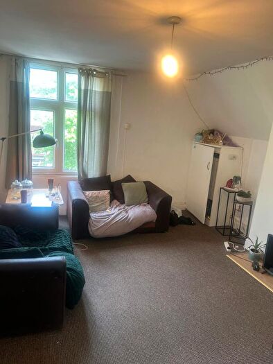 2 Bedroom Flat To Rent In Richmond Road, Cardiff, CF24