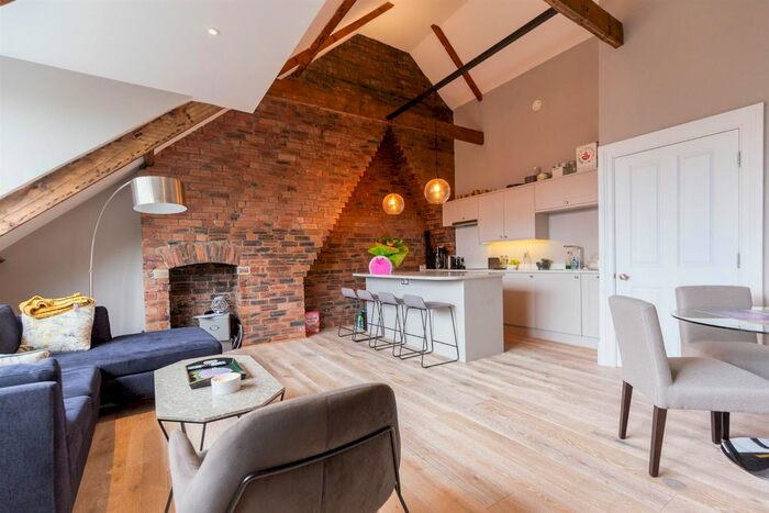 2 Bedroom Flat To Rent In West Avenue, Gosforth, Newcastle Upon Tyne, NE3