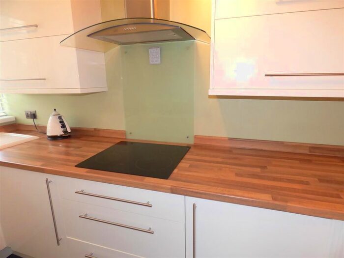 2 Bedroom Flat To Rent In Meade Close, Rainhill, Prescot, L35