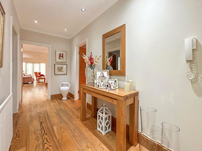 5 Bedroom Detached House For Sale In Tile Kiln Lane, Bexley, Kent, DA5
