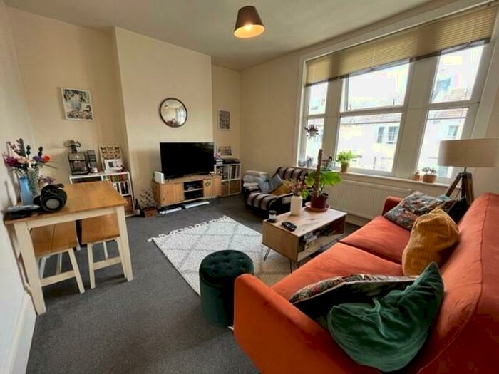 2 Bedroom Flat To Rent In Goldstone Road, Hove, BN3