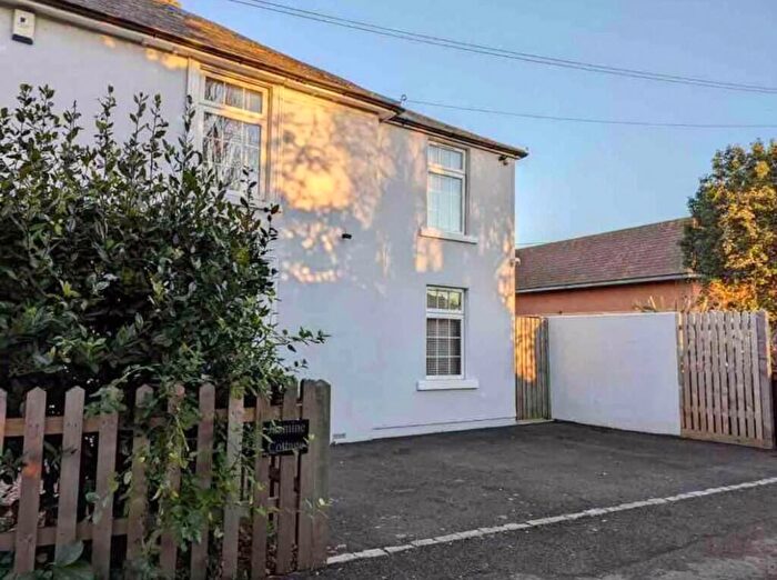 1 Bedroom Cottage To Rent In Church Road, Chichester, West Sussex, PO19