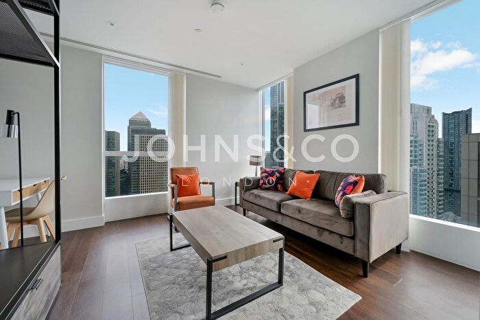 3 Bedroom Flat To Rent In Maine Tower, Canary Wharf, London, E14