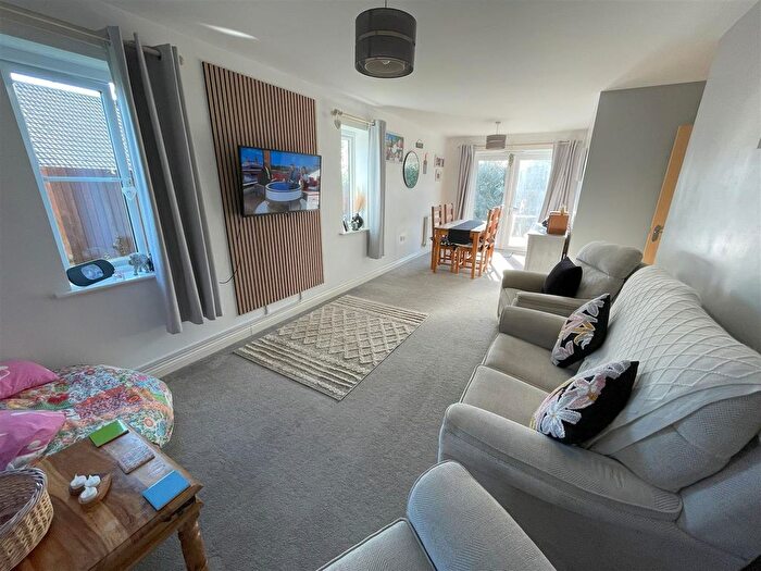 3 Bedroom Bungalow For Sale In Kingswood Road, Crewkerne, TA18