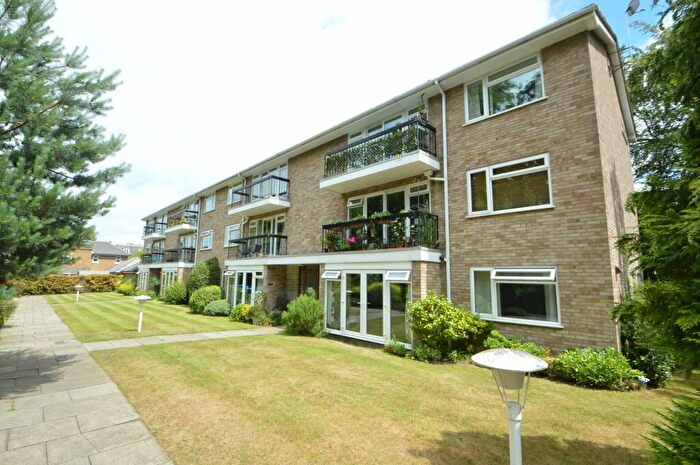 2 Bedroom Flat To Rent In Woodsome Lodge, Weybridge, KT13