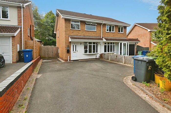 3 Bedroom Semi Detached House For Sale In Redwing, Wilnecote, Tamworth, B77