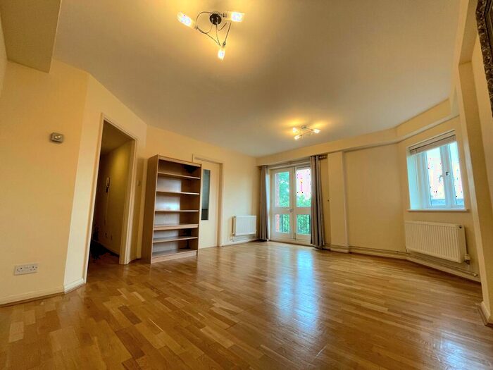 2 Bedroom Flat To Rent In Queens Road, Bromley, BR1