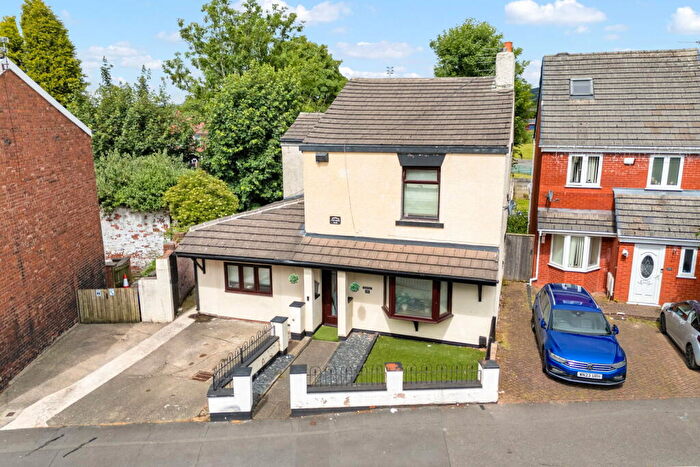 4 Bedroom Detached House For Sale In Walker Lane, Hyde, SK14