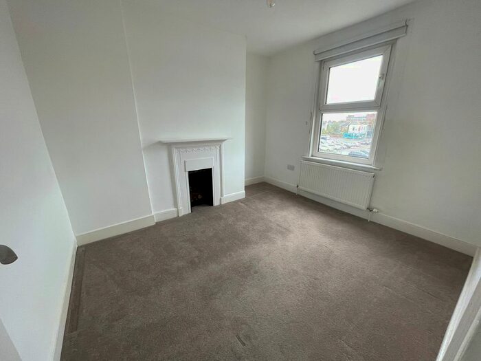2 Bedroom Flat To Rent In Windmill Street, Gravesend, DA12