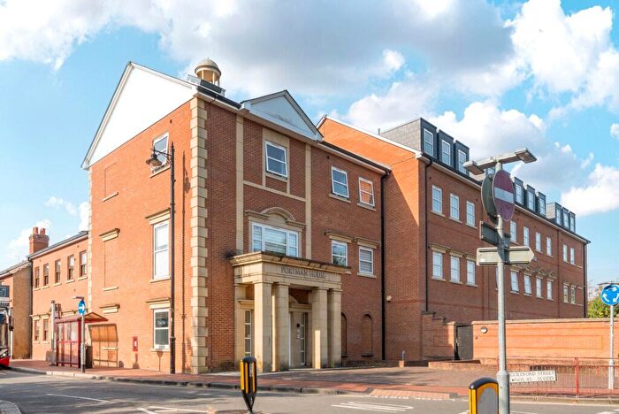2 Bedroom Flat For Sale In Guildford Street, Chertsey, KT16