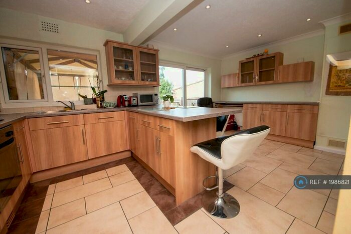 3 Bedroom Semi-Detached House To Rent In Stanway Road, Oxford, OX3